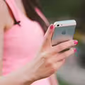 妹子同時交20男友：送我新iPhone　偷偷轉賣「半年後買房了」