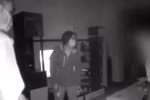 夫妻凌晨5點報警「家裡全是蟲子」　警秒聽出端倪！急派醫護救人