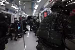 午夜載運武器彈藥 憲兵演練搭捷運行城鎮戰 TVBS獨家捕捉美觀察員