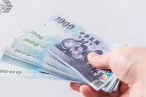 藍委修法「普發現金」常態化 超徵3千億元以上就還錢於民