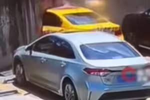 九又四分之三停車場?車子撞牆竟「絲滑穿牆」 九又四分之三停車場?車子撞牆竟「絲滑穿牆」