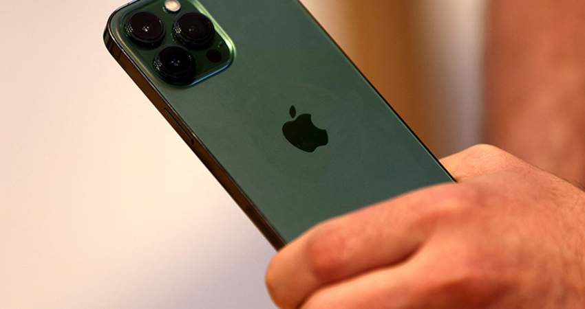 買iPhone貨到付款　2男新機到手「勒斃送貨員」