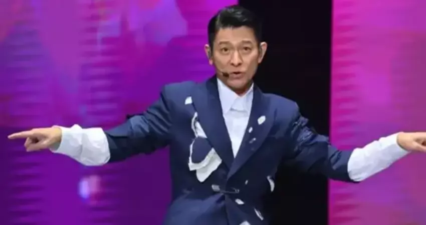 沒想到真面目是這位！美女曬偶遇劉德華合照