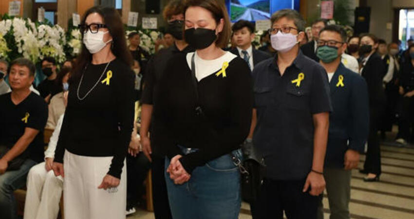 永遠的詹老師！張小燕、胡瓜雨中送華視大樂隊詹森雄最後一程