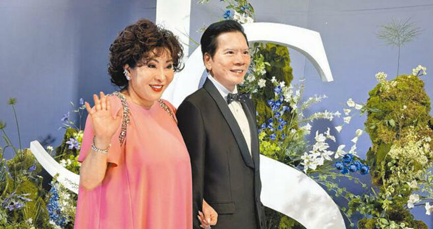 向華強夫婦送祝福 賈靜雯3千金當花童