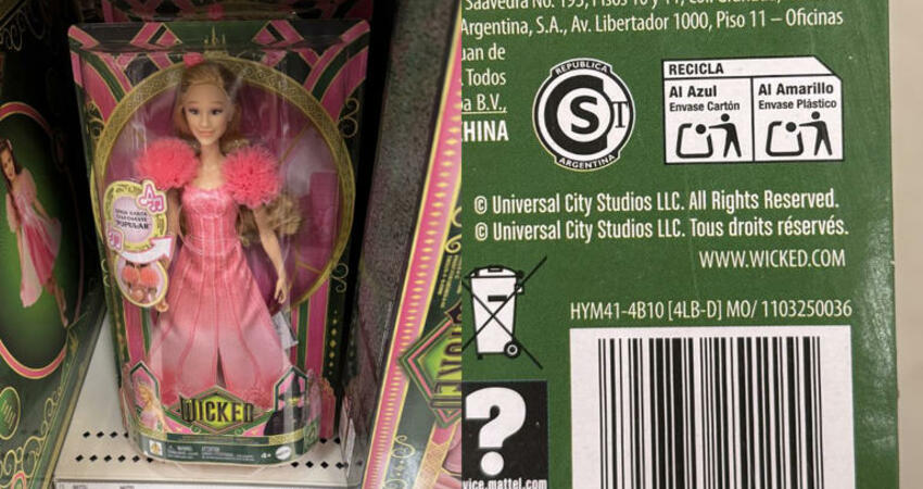 Mattel《邪惡女巫》電影洋娃娃盒子指向成人網站，公司道歉