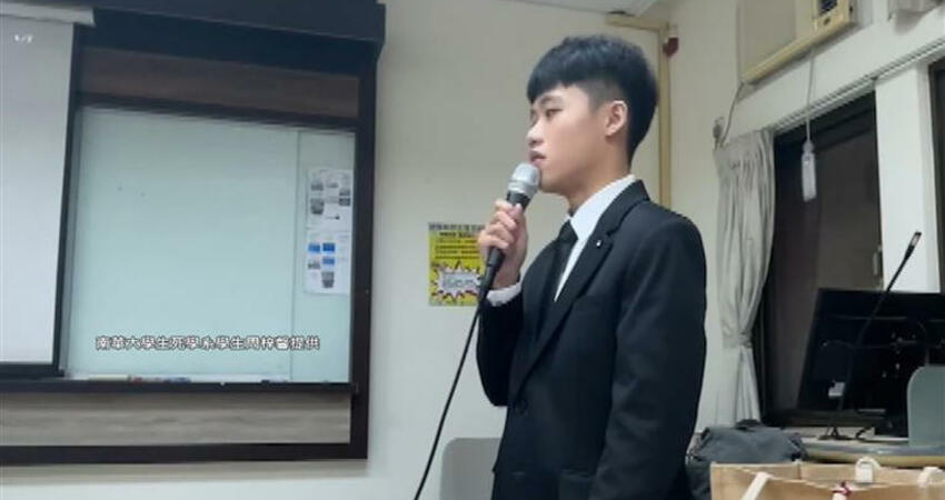 男大生期中報告「超流利大悲咒」爆紅 網驚呆：當場可出師