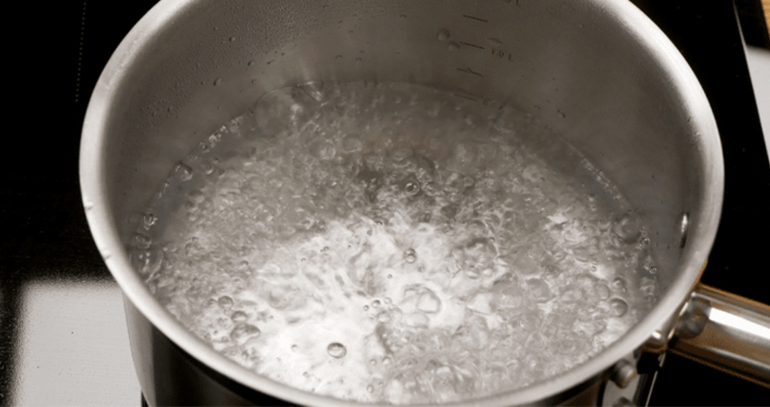 睡覺被3朋友拿「100℃沸水」潑臉！12歲男童緊急送醫　面目全非畫面曝