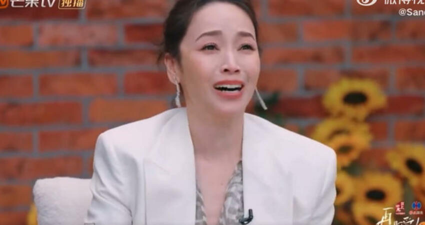 侯佩岑哭了！有過慘痛分手 吐真心話：還愛著要走有多難