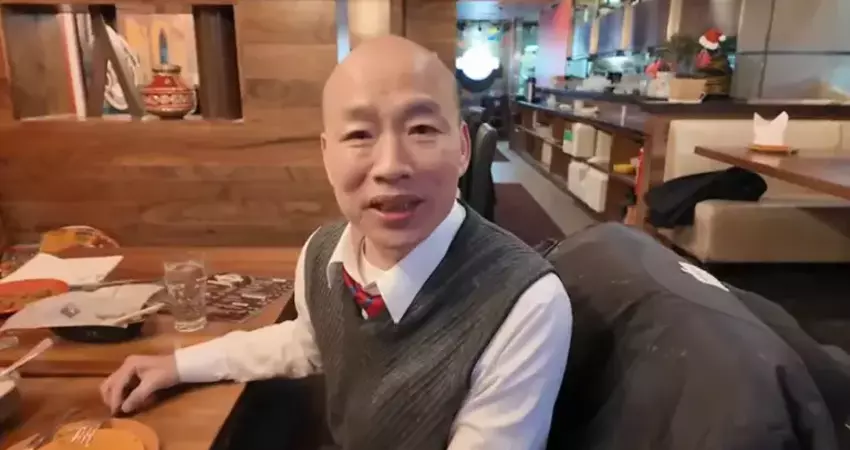 韓國瑜僑宴人氣太高！喊餓急吃「這道菜」