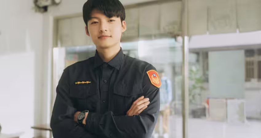 天菜CP誕生！劉育仁帥警造型引肉搜 邱以太誘惑直球告白