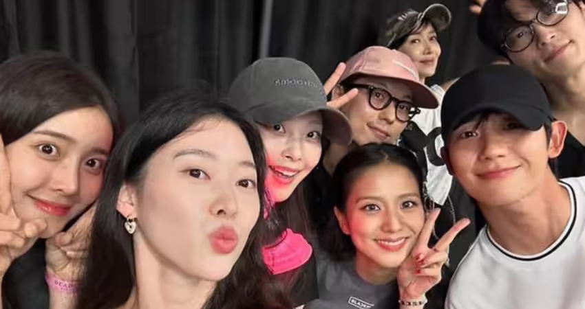 不愧是愛豆中的愛豆！《雪降花》團隊齊聚BLACKPINK演唱會，JISOO
