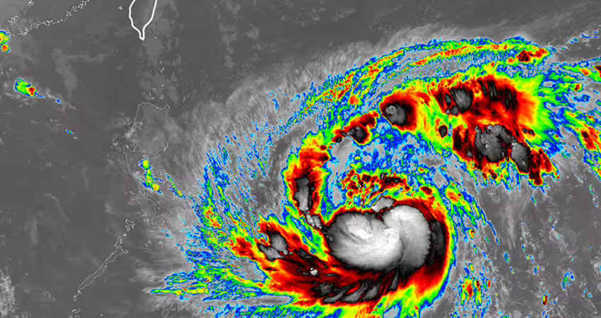 鳳凰環流超大!雨下到紫爆 1地區小心「在危險半圈內」