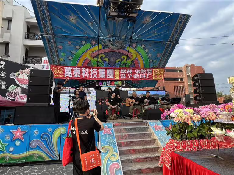 謝銘祐昨(3日)雲林北港迎接白沙屯媽祖。(圖/翻攝自謝銘祐臉書) 謝銘祐昨(3日)雲林北港迎接白沙屯媽祖。(圖/翻攝自謝銘祐臉書)