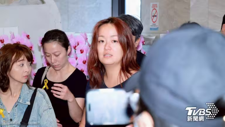 凱莉現身致意。(圖/趙世平攝) 凱莉現身致意。(圖/趙世平攝)