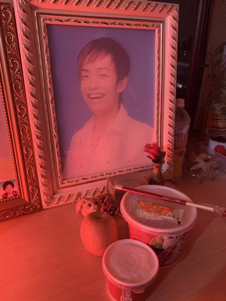 母親節小炳全家人吃火鍋,還外帶一份給哥哥吃。(小炳提供) 母親節小炳全家人吃火鍋,還外帶一份給哥哥吃。(小炳提供)