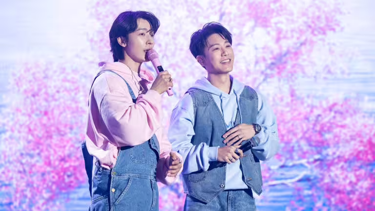 韋禮安(右)和東海推出全新中文單曲〈最好的朋友〉。(圖/索尼音樂提供) 韋禮安(右)和東海推出全新中文單曲〈最好的朋友〉。(圖/索尼音樂提供)