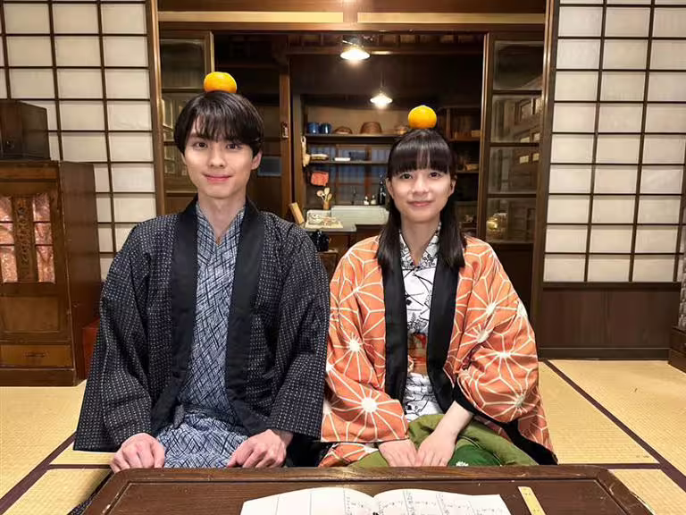 「江端夫婦」的日本除夕夜可愛花絮照。(圖/翻攝自官方IG) 「江端夫婦」的日本除夕夜可愛花絮照。(圖/翻攝自官方IG)