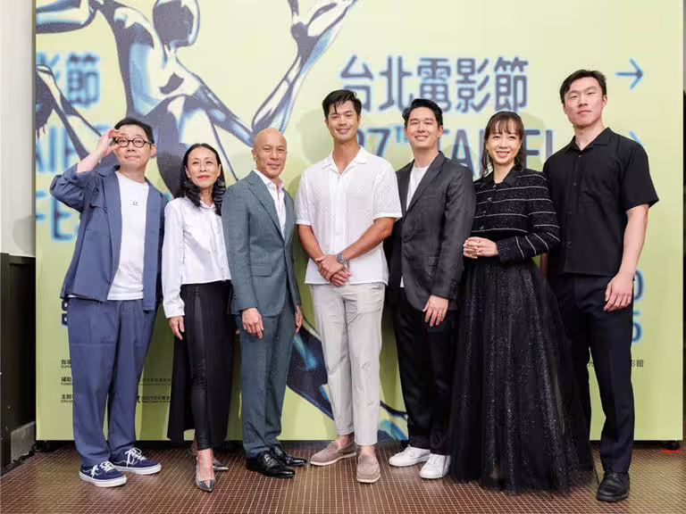 導演林書宇(左起)、主演陳瓊華、林友明、羅斯巴特勒、製片Dan MARK、Rachel TAN、Vincent XIE出席《值得的等待》記者會。(台北電影節提供) 導演林書宇(左起)、主演陳瓊華、林友明、羅斯巴特勒、製片Dan MARK、Rachel TAN、Vincent XIE出席《值得的等待》記者會。(台北電影節提供)