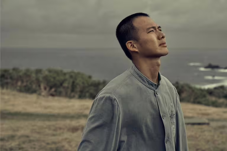 吳念軒演出《星空下的黑潮島嶼》展現演技。(客家電視台提供) 吳念軒演出《星空下的黑潮島嶼》展現演技。(客家電視台提供)