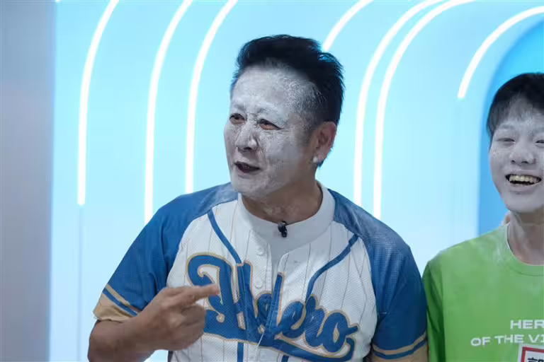 徐乃麟「腦霧」上身?狂凸槌慘遭「洗臉」。(圖/東森綜合台提供) 徐乃麟「腦霧」上身?狂凸槌慘遭「洗臉」。(圖/東森綜合台提供)