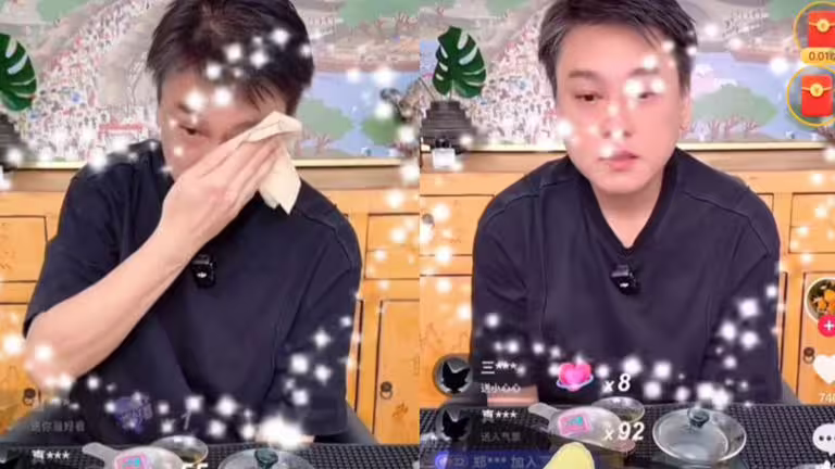 朱孝天直播時談到大S而傷心落淚。(圖/翻攝自微博) 朱孝天直播時談到大S而傷心落淚。(圖/翻攝自微博)