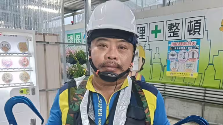 巴大雄目前是工地的小工頭。(圖/巴大雄提供)