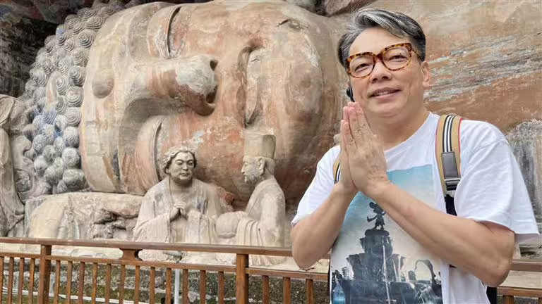 詹惟中不慎腳滑差點摔下山谷。(圖/翻攝臉書) 詹惟中不慎腳滑差點摔下山谷。(圖/翻攝臉書)