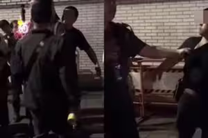 畫面曝光！四叉貓被淋水「迅速反手抓人」 黃捷：支持提告