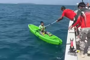 漁船海釣「撿到10歲小孩」　男童漂流1天1夜獲救！勇渡30公里經歷曝光