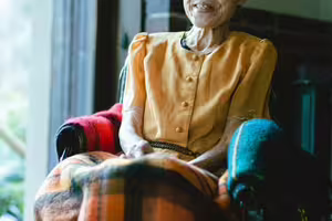 80歲母退休金僅1萬4「堅持獨居自理」 兒勸不動…她過世後聽存款愣住 80歲母退休金僅1萬4「堅持獨居自理」 兒勸不動…她過世後聽存款愣住