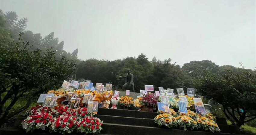 高以翔去世5年冥誕...粉絲冒雨墓園獻花海 林書豪、毛加恩都沒忘洩思念