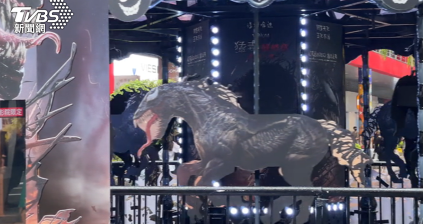 《猛毒最終章》上映倒數！ 超夯「猛毒版旋轉木馬」空降信義區