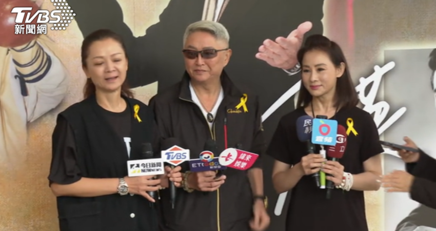 石英告別式舉行！高欣欣喊爸淚崩、澎恰恰「下跪」道別 前女婿焦恩俊也獻花圈