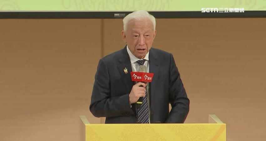 認愛中國女友！曹興誠「激吻照外流」突扯到謝忻 她冷回2字發聲