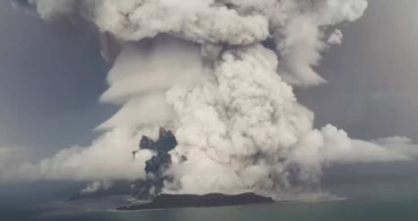 被視為「21世紀最大規模火山噴發」　11國發出海嘯警報