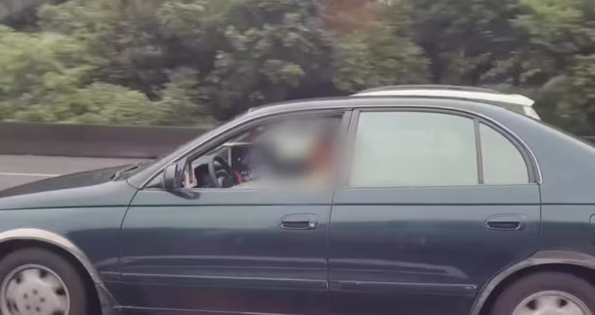 行動KTV？ 國道開車「看電視」播卡拉OK