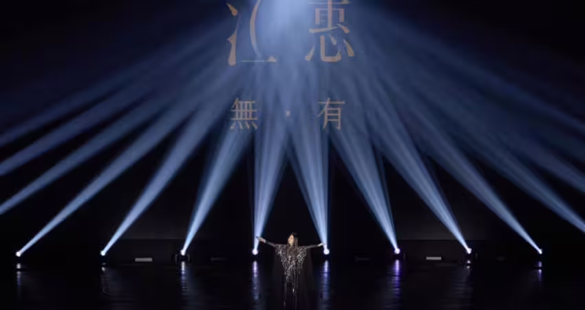 江蕙高雄巨蛋Day3！展現台灣傳統「布袋戲搬上舞台」安可唱到哽咽