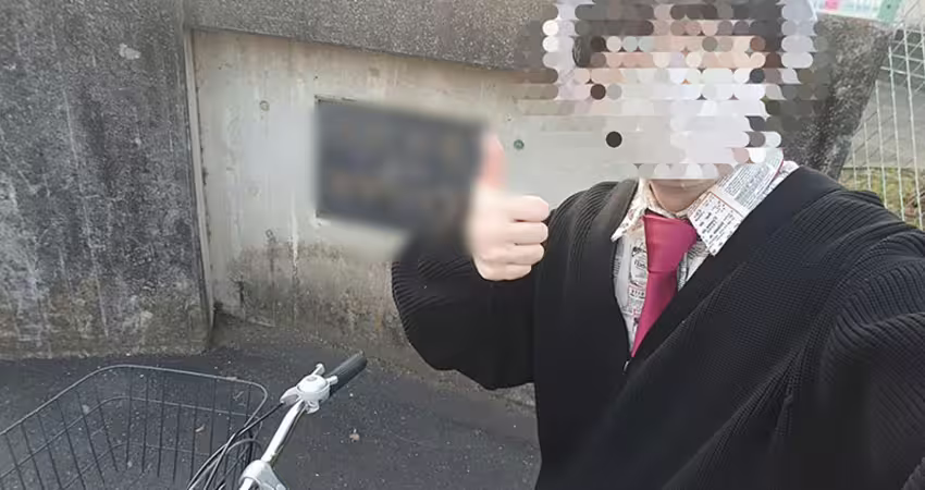 說好一起挖時空膠囊　他8年後赴約「全班僅1人到場」心涼：連老師都沒來