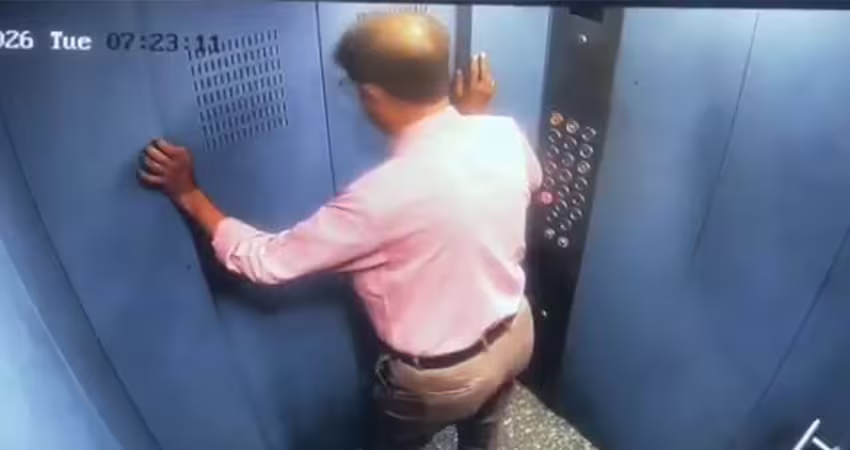 電梯開門後突往上暴衝　男險被活活夾死