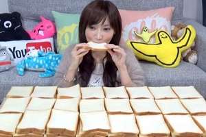 嬌小的日本大胃女生挑戰「吃下100片吐司」卻中途停下，大家還以為她要放棄…聽到原因卻都傻了！