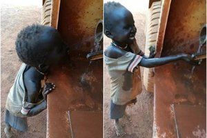 蘇丹4歲男童「赤腳緊跟軍隊」瘦弱身軀搖搖晃晃，就為了求他們「給一口水喝」。