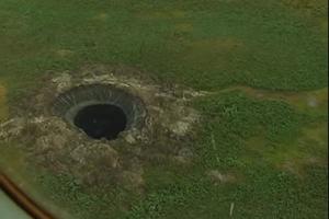 俄羅斯西伯利亞發現神秘黑洞，牧民稱：可能是通往.......的大門！ 