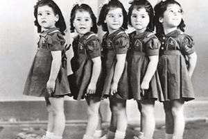 她們是「世界上首例5胞胎女孩」，1934年一出生便受到全球關注，但後來她們的悲慘遭遇會讓你見識到人性醜惡…