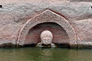 江西南城一水庫發現摩崖造像 “佛頭”遺跡浮出水面 