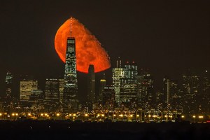 這就是百年難得一見的「血月」天文奇景！在這城市從這角度拍才能拍到「完全沒有修圖」的震撼景象！