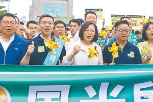 蔡英文上街反核抗議人民 陸網友笑世界奇觀