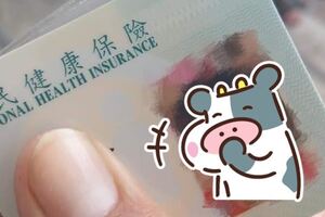 幫小兒子重辦健保卡發現頭上有雞爪！網友已截圖：長大換兒子來爆怨