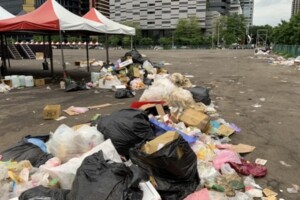 韓國瑜辦完造勢活動 台中遺址公園留大堆垃圾，「慘不忍睹」／點一下「更多」文章及照片