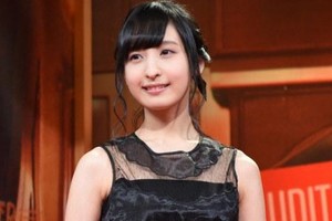 把持不住！佐倉綾音走《歡樂好聲音》首映禮紅毯引關注